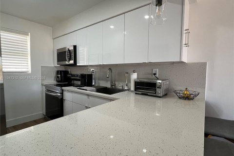 Copropriété à vendre à Miami, Floride: 2 chambres, 91.6 m2 № 2003518 - photo 2