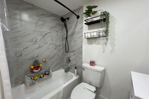 Copropriété à vendre à Miami, Floride: 2 chambres, 91.6 m2 № 2003518 - photo 10