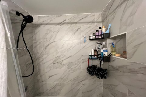 Copropriété à vendre à Miami, Floride: 2 chambres, 91.6 m2 № 2003518 - photo 17