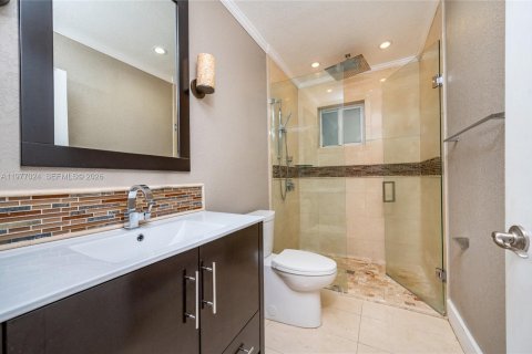 House in Miami, Florida 4 bedrooms, 139.63 sq.m. № 2042507 - photo 19