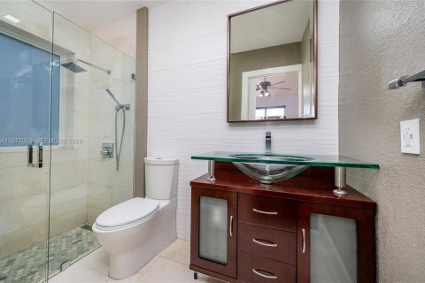 House in Miami, Florida 4 bedrooms, 139.63 sq.m. № 2042507 - photo 23