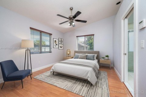 House in Miami, Florida 4 bedrooms, 139.63 sq.m. № 2042507 - photo 21