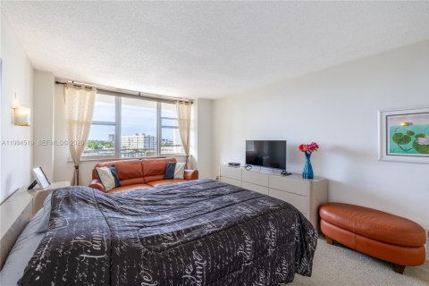 Condominio en venta en Hallandale Beach, Florida, 1 dormitorio, 68.56 m2 № 2090669 - foto 8