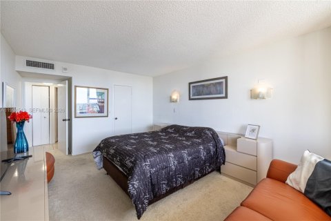 Condominio en venta en Hallandale Beach, Florida, 1 dormitorio, 68.56 m2 № 2090669 - foto 17