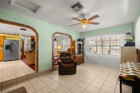 House in Ocklawaha, Florida 3 bedrooms, 123.19 sq.m. № 1644387 - photo 7