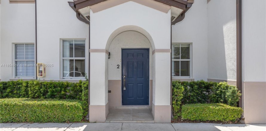 Touwnhouse à Hialeah, Floride 3 chambres, 125.98 m2 № 1872597