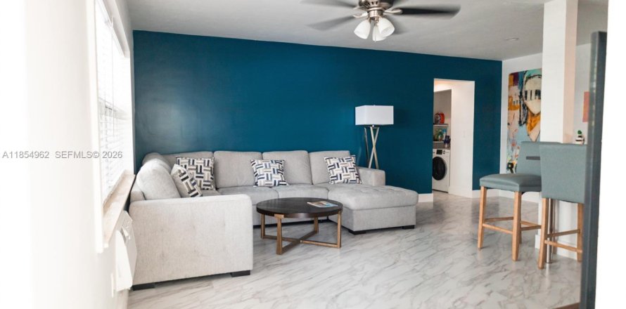 Apartamento en Miami Beach, Florida 1 dormitorio, 59.83 m2 № 2066116