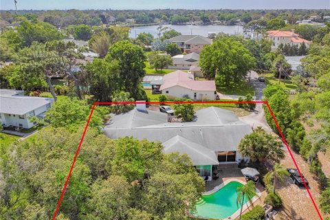 House in Tarpon Springs, Florida 3 bedrooms, 264.4 sq.m. № 2239705 - photo 5
