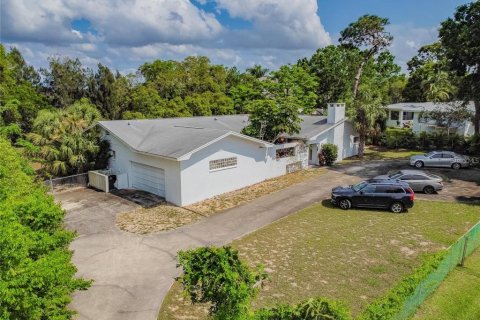 House in Tarpon Springs, Florida 3 bedrooms, 264.4 sq.m. № 2239705 - photo 2