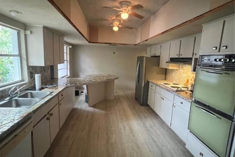 House in Tarpon Springs, Florida 3 bedrooms, 264.4 sq.m. № 2239705 - photo 13