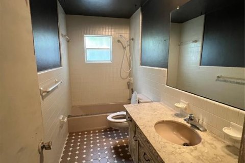 House in Tarpon Springs, Florida 3 bedrooms, 264.4 sq.m. № 2239705 - photo 18
