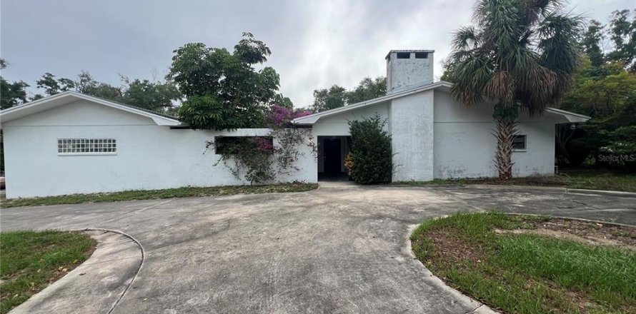 House in Tarpon Springs, Florida 3 bedrooms, 264.4 sq.m. № 2239705