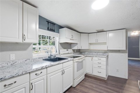 Villa ou maison à vendre à Zephyrhills, Floride: 2 chambres, 95.22 m2 № 2229113 - photo 21