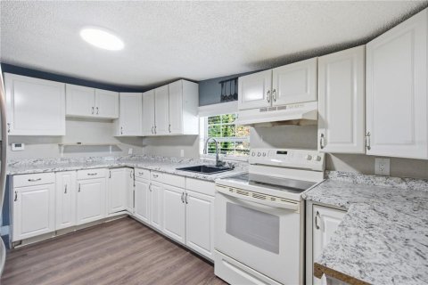 Villa ou maison à vendre à Zephyrhills, Floride: 2 chambres, 95.22 m2 № 2229113 - photo 19