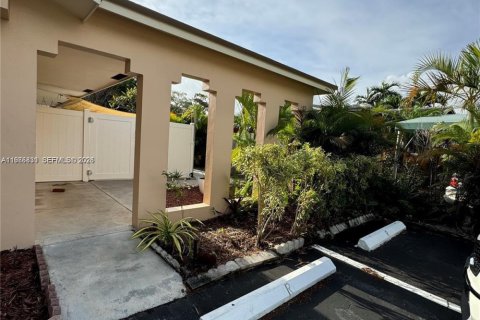 Appartement à louer à Wilton Manors, Floride: 3 chambres, 212.93 m2 № 2044972 - photo 2