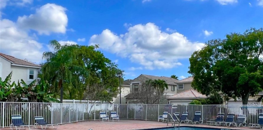 Villa ou maison à Coral Springs, Floride 3 chambres, 197.7 m2 № 1024655