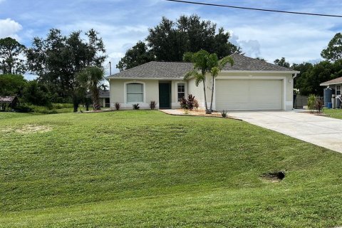 Casa en alquiler en North Port, Florida, 3 dormitorios, 117.43 m2 № 1899304 - foto 2