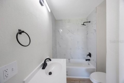 Propiedad comercial en venta en Saint Petersburg, Florida, 2 dormitorios, 116.59 m2 № 2224357 - foto 8