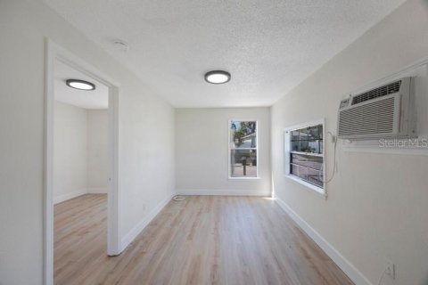 Propiedad comercial en venta en Saint Petersburg, Florida, 2 dormitorios, 116.59 m2 № 2224357 - foto 5