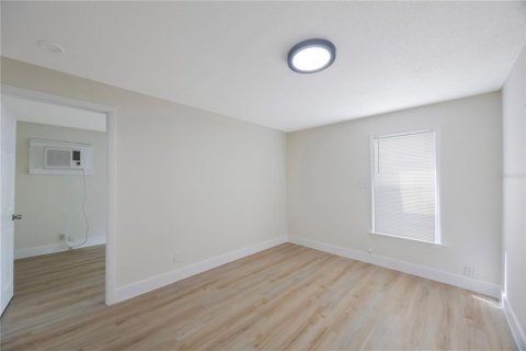 Propiedad comercial en venta en Saint Petersburg, Florida, 2 dormitorios, 116.59 m2 № 2224357 - foto 13