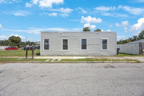 Commercial property in Saint Petersburg, Florida 2 bedrooms, 116.59 sq.m. № 2224357