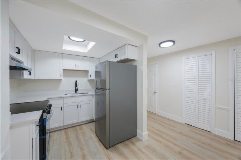 Propiedad comercial en venta en Saint Petersburg, Florida, 2 dormitorios, 116.59 m2 № 2224357 - foto 10