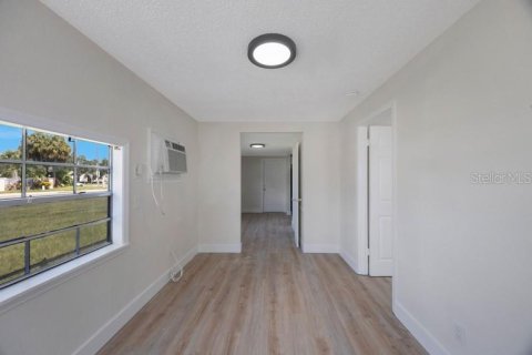 Propiedad comercial en venta en Saint Petersburg, Florida, 2 dormitorios, 116.59 m2 № 2224357 - foto 6
