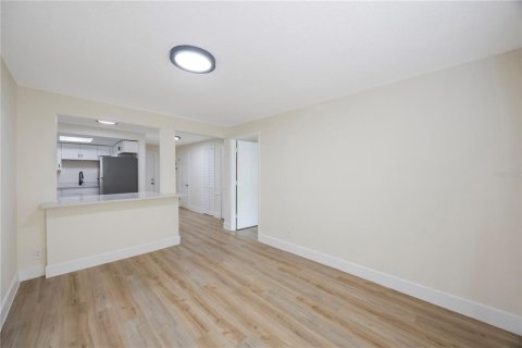 Propiedad comercial en venta en Saint Petersburg, Florida, 2 dormitorios, 116.59 m2 № 2224357 - foto 9