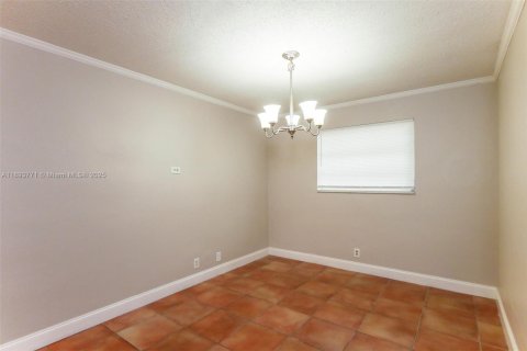Casa en alquiler en Hallandale Beach, Florida, 3 dormitorios, 162.58 m2 № 1945373 - foto 5