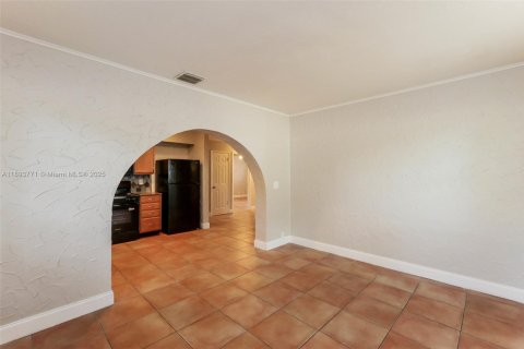 Casa en alquiler en Hallandale Beach, Florida, 3 dormitorios, 162.58 m2 № 1945373 - foto 8