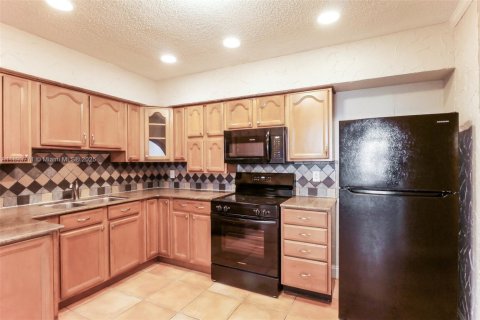 Casa en alquiler en Hallandale Beach, Florida, 3 dormitorios, 162.58 m2 № 1945373 - foto 6