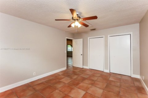 Casa en alquiler en Hallandale Beach, Florida, 3 dormitorios, 162.58 m2 № 1945373 - foto 12