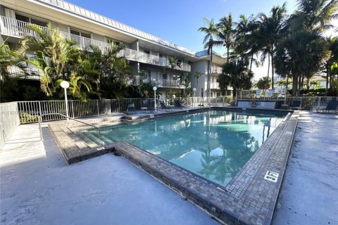 Снять в аренду кондоминиум в Майами, Флорида 1 спальня, 66.24м2, № 1975346 - фото 9