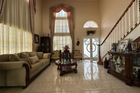 House in Miami, Florida 5 bedrooms, 235.23 sq.m. № 1847617 - photo 25