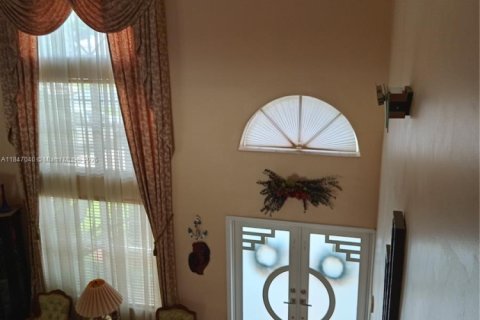House in Miami, Florida 5 bedrooms, 235.23 sq.m. № 1847617 - photo 9