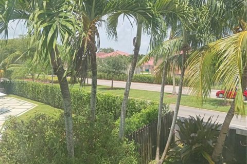 House in Miami, Florida 5 bedrooms, 235.23 sq.m. № 1847617 - photo 20