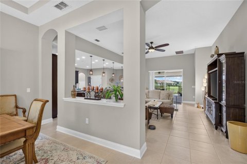 Villa ou maison à vendre à Sorrento, Floride: 5 chambres, 331.66 m2 № 2215807 - photo 5
