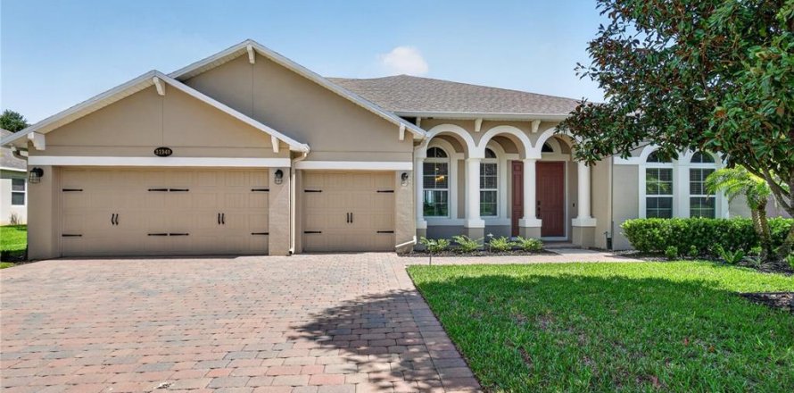 Villa ou maison à Sorrento, Floride 5 chambres, 331.66 m2 № 2215807