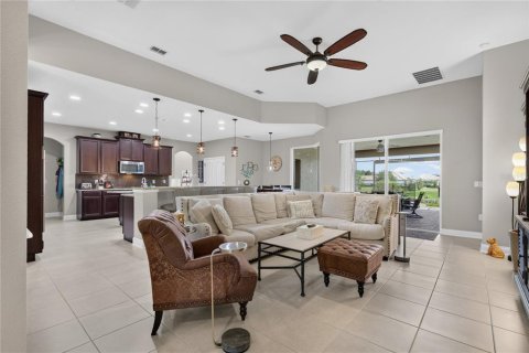 Villa ou maison à vendre à Sorrento, Floride: 5 chambres, 331.66 m2 № 2215807 - photo 6