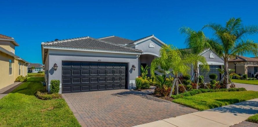 House in Wimauma, Florida 2 bedrooms, 170.38 sq.m. № 2205766