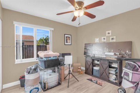 House in Hialeah, Florida 3 bedrooms, 125.7 sq.m. № 2243992 - photo 19