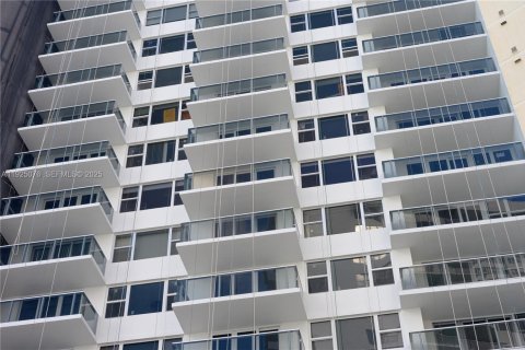 Купить кондоминиум в Халландейл-Бич, Флорида 2 спальни, 108.23м2, № 1983732 - фото 26