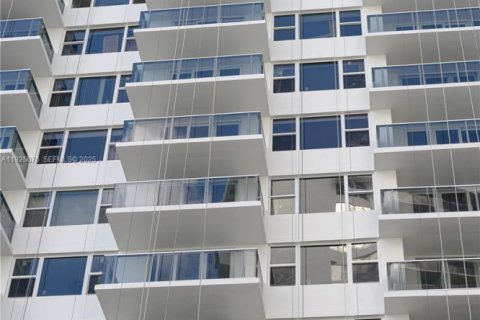 Купить кондоминиум в Халландейл-Бич, Флорида 2 спальни, 108.23м2, № 1983732 - фото 27