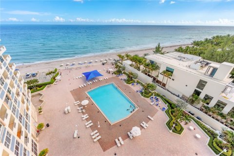 Купить кондоминиум в Халландейл-Бич, Флорида 2 спальни, 108.23м2, № 1983732 - фото 14