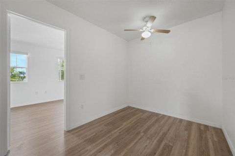 Casa en venta en Kissimmee, Florida, 4 dormitorios, 255.11 m2 № 1899226 - foto 25