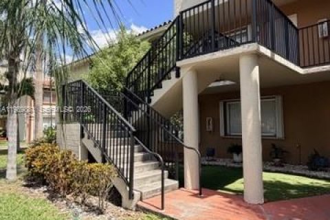 Condominio en alquiler en Miami, Florida, 4 dormitorios, 123.56 m2 № 2057693 - foto 3