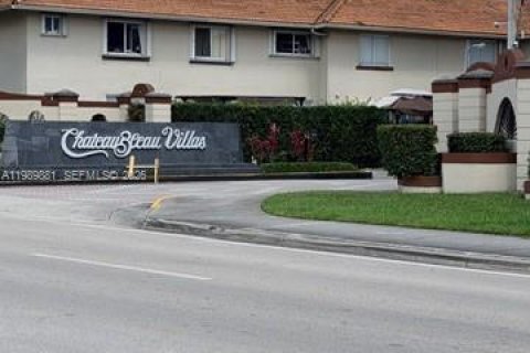 Condominio en Miami, Florida, 4 dormitorios  № 2057693