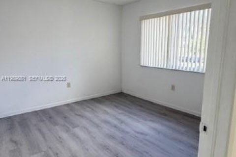 Condominio en alquiler en Miami, Florida, 4 dormitorios, 123.56 m2 № 2057693 - foto 12