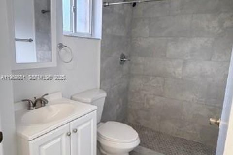 Condominio en alquiler en Miami, Florida, 4 dormitorios, 123.56 m2 № 2057693 - foto 10