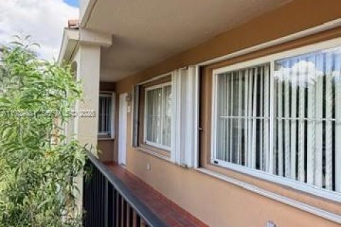 Condominio en alquiler en Miami, Florida, 4 dormitorios, 123.56 m2 № 2057693 - foto 4